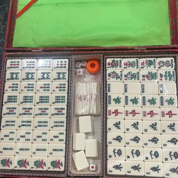 Mahjong Set in Chinese With English Instructions - Picture 2 of 4